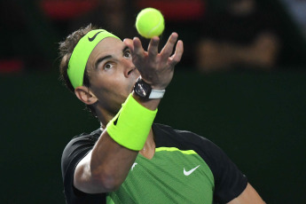 Buenos Aires, Argentina.- En las fotos tomadas el 23 de noviembre del 2022, el español Rafael Nadal, una leyenda del tenis con una colección de 22 títulos de Grand Slam, animó un partido de exhibición ante el "top ten" noruego Casper Ruud frente a 15 mil personas en el Arena Parque Roca del barrio porteño de Villa Soldati. Nadal le ganó 7-6 (8) y 6-2 a Ruud.