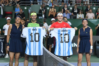 Buenos Aires, Argentina.- In the photos taken on November 23, 2022, the Spanish Rafael Nadal (2nd left), a tennis legend with a collection of 22 Grand Slam titles, animated an exhibition match against the "top ten" Norwegian Casper Ruud in front of 15,000 people at the Arena Parque Roca in the Buenos Aires neighborhood of Villa Soldati. Nadal beat Ruud 7-6 (8) and 6-2.