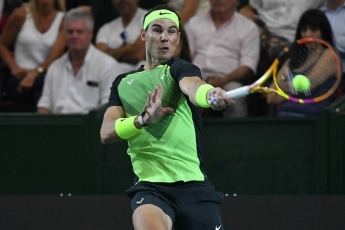 Buenos Aires, Argentina.- En las fotos tomadas el 23 de noviembre del 2022, el español Rafael Nadal, una leyenda del tenis con una colección de 22 títulos de Grand Slam, animó un partido de exhibición ante el "top ten" noruego Casper Ruud frente a 15 mil personas en el Arena Parque Roca del barrio porteño de Villa Soldati. Nadal le ganó 7-6 (8) y 6-2 a Ruud.