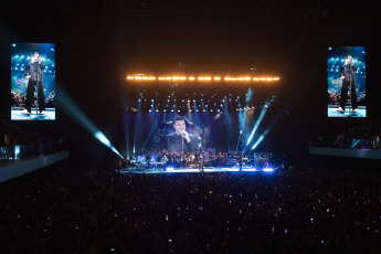 Buenos Aires, Argentina.- In the photos taken on November 28, 2022, during Ricky Martin's presentation at the Movistar Arena in Buenos Aires. More than two years after his last visit to the country, the idol returned to present three symphonic shows uniting the global artist with more than 60 musicians.