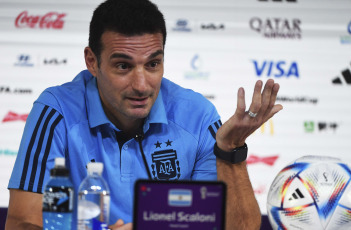 Doha, Qatar.- In the photos taken on November 28, 2022, the Argentine coach, Leonel Scaloni, in a press conference prior to the last match of the group stage against Poland in Doha, Qatar. Scaloni indicated that "we are not in a position to decide who we are going to meet in the round of 16, nobody can do it, we have to think about the game against Poland".