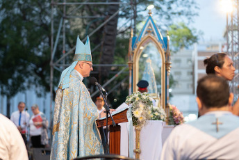 Catamarca, Argentina.- In the photos taken on November 30, 2022, a crowd of devotees participated in the traditional "descent" of the Sacred Image of the Virgen del Valle, from the Camarín to the Paseo de la Fe, located in the esplanade of the Cathedral Basilica of Catamarca, with which the Marian festivities began in that province.