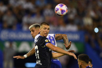 Buenos Aires, Argentina.- En las fotos tomadas el 30 de enero del 2023, durante el encuentro entre Vélez y Gimnasia en el estadio José Amalfitani de Liniers. Vélez se impuso 3-1 a Gimnasia y Esgrima de La Plata. Lucas Janson y Walter Bou sentenciaron la primera victoria del año del ‘Fortín’, mientras que Guillermo Enrique descontó la diferencia.