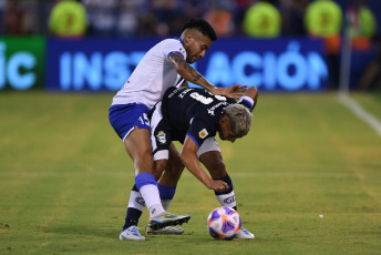 Buenos Aires, Argentina.- In the photos taken on January 30, 2023, during the match between Vélez and Gimnasia at the José Amalfitani de Liniers stadium. Vélez beat Gimnasia y Esgrima de La Plata 3-1. Lucas Janson and Walter Bou sealed the first victory of the year for 'Fortín', while Guillermo Enrique discounted the difference.