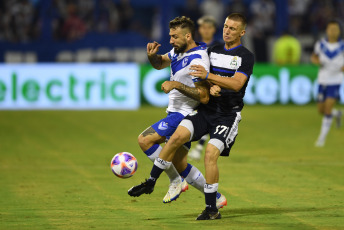 Buenos Aires, Argentina.- In the photos taken on January 30, 2023, during the match between Vélez and Gimnasia at the José Amalfitani de Liniers stadium. Vélez beat Gimnasia y Esgrima de La Plata 3-1. Lucas Janson and Walter Bou sealed the first victory of the year for 'Fortín', while Guillermo Enrique discounted the difference.