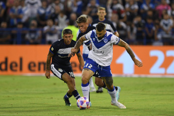 Buenos Aires, Argentina.- In the photos taken on January 30, 2023, during the match between Vélez and Gimnasia at the José Amalfitani de Liniers stadium. Vélez beat Gimnasia y Esgrima de La Plata 3-1. Lucas Janson and Walter Bou sealed the first victory of the year for 'Fortín', while Guillermo Enrique discounted the difference.