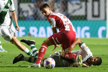 Buenos Aires, Argentina.- In the photos taken on January 30, 2023, during the match between Banfield and Unión de Santa Fe, at the close of the first date of the Professional Football League (LPF), at the Florencio Sola stadium . Banfield and Unión tied without goals. Banfield ended the match in numerical inferiority due to the expulsion of midfielder Alejandro Cabrera 39 minutes into the second half after receiving the second yellow card for the simulation of a penalty.