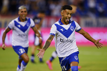 Buenos Aires, Argentina.- In the photos taken on January 30, 2023, during the match between Vélez and Gimnasia at the José Amalfitani de Liniers stadium. Vélez beat Gimnasia y Esgrima de La Plata 3-1. Lucas Janson and Walter Bou sealed the first victory of the year for 'Fortín', while Guillermo Enrique discounted the difference.