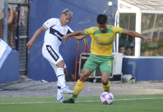 Buenos Aires, Argentina.- In the photos taken on February 6, 2023, during the match between Gimnasia and Esgrima La Plata against Defensa y Justicia, in the match corresponding to the second date of the Professional League that was played at the Juan Carlos Zerillo. Defensa y Justicia, won 2-0 and added three for the first time in the Professional League. The goals were converted by Solari and Fernández, from a penalty