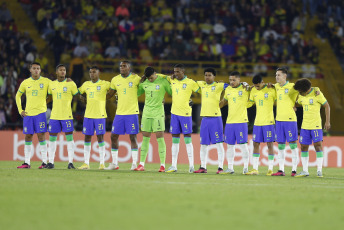 Bogotá, Colombia.- En las fotos tomadas el 12 de febrero del 2023, la selección de Brasil venció a Uruguay 2-0 en el estadio El Campín y se quedó con el título del Sudamericano juvenil. Brasil culminó el hexagonal con 13 puntos, seguida de Uruguay con 12, Colombia con 10, Ecuador con 4, Venezuela con 2 y Paraguay con uno.