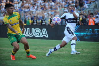 Buenos Aires, Argentina.- In the photos taken on February 6, 2023, during the match between Gimnasia and Esgrima La Plata against Defensa y Justicia, in the match corresponding to the second date of the Professional League that was played at the Juan Carlos Zerillo. Defensa y Justicia, won 2-0 and added three for the first time in the Professional League. The goals were converted by Solari and Fernández, from a penalty