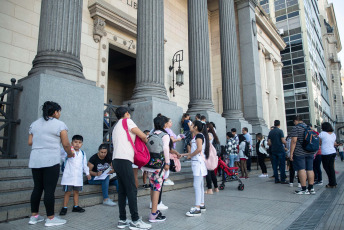 Buenos Aires, Argentina.- In the photos taken on February 27, 2023, students of the initial, primary and secondary levels of the City of Buenos Aires and five provinces began the 2023 school year. The rest of the jurisdictions will return to classes in the next days of the week.