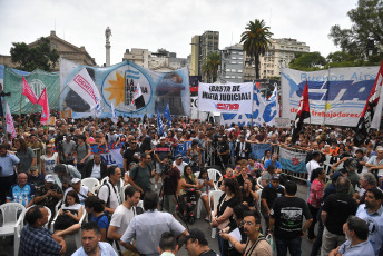 Buenos Aires, Argentina.- In the photos taken on February 1, 2023, political and union organizations march to the Courts for the "democratization of justice" and in support of the request for impeachment against the members of the Supreme Court of Justice, in front of the Palacio de Tribunales, where the highest court works.