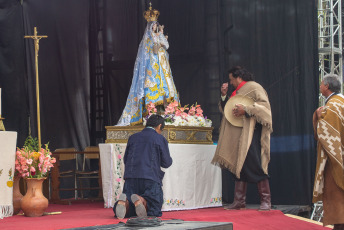 Jujuy, Argentina.- In the photos taken on February 2, 2023, the Virgin of Candelaria received the fervor of the faithful among bands of sikuris and processions in Jujuy, Argentina. The pilgrimage to honor the image of Mary, which has been taking place for 50 years, brought together devotees from the Quebrada de Humahuaca, the Puna of Jujuy and southern Bolivia, who enlivened a day where the sound of sikuris bands and the autochthonous dances were protagonists.