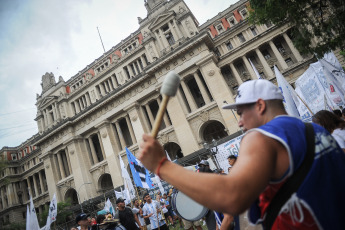 Buenos Aires, Argentina.- In the photos taken on February 1, 2023, political and union organizations march to the Courts for the "democratization of justice" and in support of the request for impeachment against the members of the Supreme Court of Justice, in front of the Palacio de Tribunales, where the highest court works.