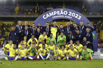 Bogotá, Colombia.- En las fotos tomadas el 12 de febrero del 2023, la selección de Brasil venció a Uruguay 2-0 en el estadio El Campín y se quedó con el título del Sudamericano juvenil. Brasil culminó el hexagonal con 13 puntos, seguida de Uruguay con 12, Colombia con 10, Ecuador con 4, Venezuela con 2 y Paraguay con uno.