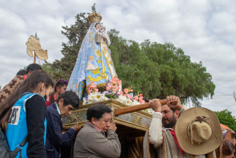 Jujuy, Argentina.- En las fotos tomadas el 2 de febrero del 2023, la Virgen de la Candelaria recibió el fervor de los fieles entre bandas de sikuris y procesiones en Jujuy, Argentina. La peregrinación para honrar a la imagen de María, que se realiza desde hace 50 años, convocó a devotos de la Quebrada de Humahuaca, de la Puna jujeña y del sur de Bolivia, quienes animaron una jornada donde el sonido de las bandas de sikuris y las danzas autóctonas fueron protagonistas.