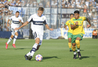 Buenos Aires, Argentina.- In the photos taken on February 6, 2023, during the match between Gimnasia and Esgrima La Plata against Defensa y Justicia, in the match corresponding to the second date of the Professional League that was played at the Juan Carlos Zerillo. Defensa y Justicia, won 2-0 and added three for the first time in the Professional League. The goals were converted by Solari and Fernández, from a penalty