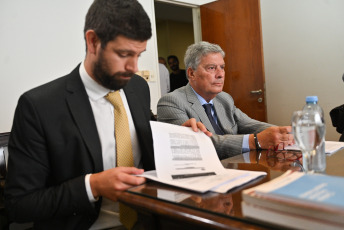 Buenos Aires, Argentina.- En las fotos tomadas el 2 de febrero del 2023, los abogados de Cristina, Juan Manuel Ubeira y Marcos Aldazabal, durante la última recusación presentada por la querella de la vicepresidenta Cristina Fernández de Kirchner contra la jueza federal María Eugenia Capuchetti fue tratada, en una audiencia de manera presencial. Los abogados de la vicepresidenta Cristina Kirchner insistieron este jueves ante la Cámara Federal porteña en el apartamiento de la jueza María Eugenia Capuchetti de la investigación por el intento de magnicidio en su contra.