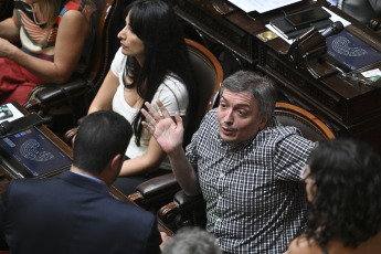 Buenos Aires, Argentina.- En las fotos tomadas el 29 de febrero del 2023, miembros de la Cámara de Diputados asistieron a la sesión para tratar el proyecto de moratoria previsional. El Parlamento de Argentina aprobó la ley que permitirá a unas 800.000 personas que no reúnen los requisitos para poder jubilarse puedan hacerlo de forma excepcional.