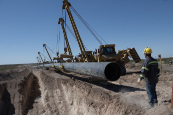 Neuquén, Argentina.- En las fotos tomadas el 28 de marzo del 2023, muestra el Gasoducto el Gasoducto Vaca Muerta que en los primeros dos meses del año, ya generó exportaciones por casi 411 millones de dólares. En febrero último se exportaron 2,18 millones de barriles de petróleo desde Neuquén, equivalentes al 24