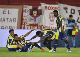 Buenos Aires, Argentina.- En las fotos tomadas el 20 de marzo del 2023, durante el encuentro entre Rosario Central y Huracán en la jornada 8 de la Liga Profesional Argentina en el EstadioTomás Adolfo Ducó. Rosario, venció por 2-0 a Huracán como visitante con goles de Ignacio Malcorra (a los 5 minutos) y Alejo Véliz (a los 29 minutos).