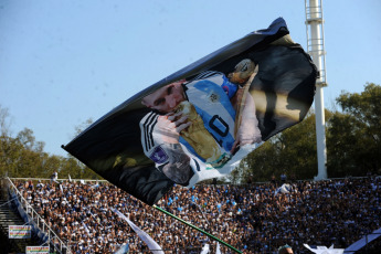 La Plata, Argentina.- In the photos taken on March 19, 2023, during the match between Gimnasia y Esgrima La Plata and Estudiantes de La Plata at the Juan Carmelo Zerillo Stadium, by the Argentine Professional League. Gimnasia y Esgrima made history against Estudiantes, beating them 2-1 after losing at the start and winning the classic after 13 years.