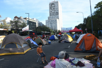 Buenos Aires, Argentina.- In the photos taken on March 14, 2023, organizations grouped in the Piquetera Unit (UP) maintain a camp in front of the Ministry of Social Development, in the heart of Buenos Aires, in protest against the cuts in the Enhance Work plan. The measure of force will be maintained, at least, until next Wednesday.