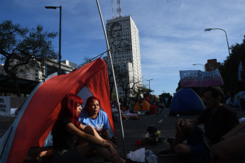 Buenos Aires, Argentina.- In the photos taken on March 14, 2023, organizations grouped in the Piquetera Unit (UP) maintain a camp in front of the Ministry of Social Development, in the heart of Buenos Aires, in protest against the cuts in the Enhance Work plan. The measure of force will be maintained, at least, until next Wednesday.