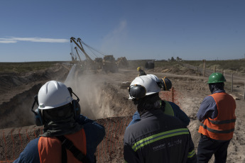 Neuquén, Argentina.- In the photos taken on March 28, 2023, the Vaca Muerta Gas Pipeline shows, which in the first two months of the year, already generated exports for almost 411 million dollars. Last February, 2.18 million barrels of oil were exported from Neuquén, equivalent to 24% of the provincial production, reported the Ministry of Energy. Thus, in the first two months of the year, 22% of the total oil produced in the province and 9% of the gas were exported, generating 410.9 million dollars.