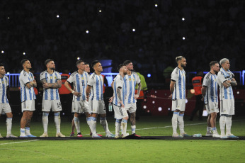 Santiago del Estero, Argentina.- In the photos taken on March 28, 2023, after the match between the Argentine National Team and Curaçao in Santiago del Estero, Messi together with the Argentine National Team lifted the World Cup and celebrated with the fans in a International friendly to a full stadium.