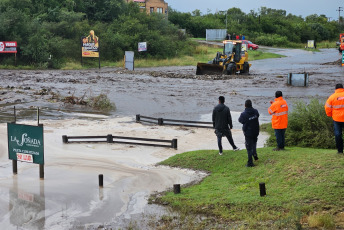 San Luis, Argentina.- En las fotos tomadas el 24 de marzo del 2023, muestra las calles de San Luis tras un temporal que afectó las provincias de San Luis y Córdoba en las últimas horas. Tropas del Ejército Argentino y máquinas de Vialidad Nacional arribaron a la zona para ayudar a las cerca de 130 familias afectadas, mientas el Gobierno provincial entregó alimentos, insumos y agua potable y colaboró con el arreglo eléctricos y de techos.