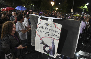 Buenos Aires, Argentina.- In the photos taken on March 29, 2023, Father Paco Olivera gave a mass mass in front of the Palace of Courts to denounce the "proscription" of the vice president, Cristina Fernández. Olivera, 58, along with human rights activists and Malvinas war veterans, have been on a hunger strike for five days as a way of charging against the country's highest court.