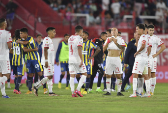 Buenos Aires, Argentina.- In the photos taken on March 20, 2023, during the match between Rosario Central and Huracán on matchday 8 of the Argentine Professional League at the Tomás Adolfo Ducó Stadium. Rosario beat Huracán 2-0 as a visitor with goals from Ignacio Malcorra (at 5 minutes) and Alejo Véliz (at 29 minutes).