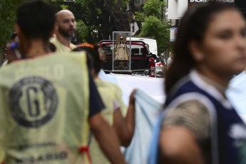 Rosario, Argentina.- En las fotos tomadas el 29 de marzo del 2023, representantes religiosos, organizaciones políticas, sociales y gremiales marcharon para reclamar, una vez más, medidas contra la inseguridad que atraviesa Rosario. Este año se registraron en el Gran Rosario 77 crímenes. El año pasado se contabilizaron 288, el máximo número alcanzado en la historia, con una tasa que cuadruplica la media nacional.