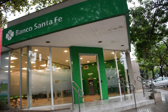 Rosario, Argentina.- In the photos taken on March 21, 2023, it shows one of the banks shot at in Rosario. Within 24 hours of each other, two branches of the Nuevo Banco de Santa Fe were shot. The first attack occurred on Monday (20) in the city of Villa Gobernador Gálvez and the second on the night of this Tuesday (21) in Granadero Baigorria. In both attacks they left intimidating posters. One of them mentions the former Minister of Security of the province Maximiliano Pullaro, whom they call a "narco."