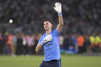 Santiago del Estero, Argentina.- In the photos taken on March 28, 2023, after the match between the Argentine National Team and Curaçao in Santiago del Estero, Messi together with the Argentine National Team lifted the World Cup and celebrated with the fans in a International friendly to a full stadium.