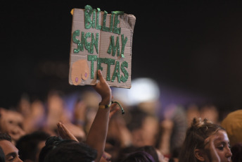 Buenos Aires, Argentina.- En las fotos tomadas el 19 de marzo del 2023, más de 300 mil personas vibraron al ritmo de los artistas y las experiencias en el evento cultural más importante de la Argentina, realizado este fin de semana durante 3 días en San Isidro, Buenos Aires. Billie Eilish estuvo como invitada en el último día, la artista de 21 años que visitó por primera vez la Argentina.