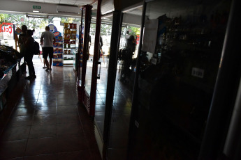 Buenos Aires, Argentina.- En las fotos tomadas el 1 de marzo del 2023, muestra la ciudad de Buenos Aires en medio de un corte masivo de electricidad que afectó gran parte del país, en medio de las altas temperaturas y tras "varias fallas en el sistema interconectado" como consecuencia de un incendio de campo que "perturbó una línea de alta tensión de 500 kw que une Campana con General Rodríguez", explicó el subsecretario de Energía, Santiago Yanotti.