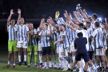 Santiago del Estero, Argentina.- In the photos taken on March 28, 2023, after the match between the Argentine National Team and Curaçao in Santiago del Estero, Messi together with the Argentine National Team lifted the World Cup and celebrated with the fans in a International friendly to a full stadium.