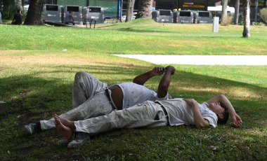 Buenos Aires, Argentina.- In the photos taken on March 1, 2023, it shows the streets of Buenos Aires in the middle of the heat wave that affects the country. The National Meteorological Service (SMN) issued a yellow alert for the next few days due to extreme temperatures in 10 provinces of Argentina, Buenos Aires, Mendoza, Neuquén, Entre Ríos, Santa Fe, La Pampa, Corrientes, San Luis, Santiago del Estero and Cordova.