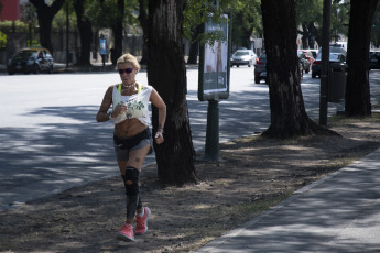 Buenos Aires, Argentina.- In the photos taken on March 7, 2023, it shows the streets of Buenos Aires in the middle of the heat wave. This Tuesday, according to the National Meteorological Service (SMN), the City of Buenos Aires and its surroundings remain under red alert, with partly cloudy skies, an estimated temperature of 23 degrees minimum and 33 degrees maximum.