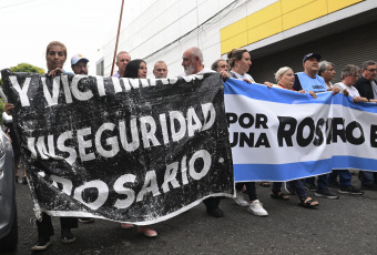 Rosario, Argentina.- In the photos taken on March 29, 2023, religious representatives, political, social and trade union organizations marched to demand, once again, measures against the insecurity that Rosario is going through. This year, 77 crimes were registered in the Gran Rosario. Last year, 288 were counted, the maximum number reached in history, with a rate that is four times the national average.