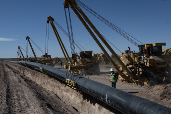 Neuquén, Argentina.- In the photos taken on March 28, 2023, the Vaca Muerta Gas Pipeline shows, which in the first two months of the year, already generated exports for almost 411 million dollars. Last February, 2.18 million barrels of oil were exported from Neuquén, equivalent to 24% of the provincial production, reported the Ministry of Energy. Thus, in the first two months of the year, 22% of the total oil produced in the province and 9% of the gas were exported, generating 410.9 million dollars.