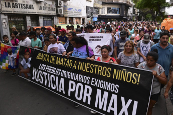 Rosario, Argentina.- En las fotos tomadas el 29 de marzo del 2023, representantes religiosos, organizaciones políticas, sociales y gremiales marcharon para reclamar, una vez más, medidas contra la inseguridad que atraviesa Rosario. Este año se registraron en el Gran Rosario 77 crímenes. El año pasado se contabilizaron 288, el máximo número alcanzado en la historia, con una tasa que cuadruplica la media nacional.