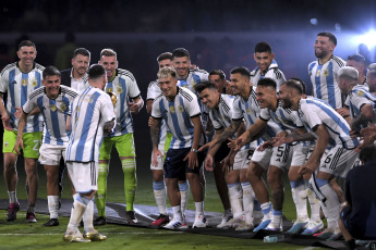 Santiago del Estero, Argentina.- In the photos taken on March 28, 2023, after the match between the Argentine National Team and Curaçao in Santiago del Estero, Messi together with the Argentine National Team lifted the World Cup and celebrated with the fans in a International friendly to a full stadium.