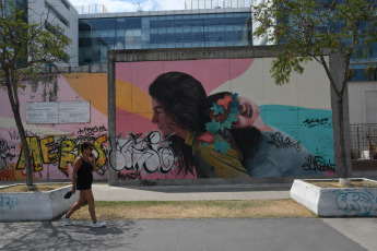 Buenos Aires, Argentina.- En las fotos tomadas el 1 de marzo del 2023, muestra las calles de Buenos Aires en medio de la ola de calor que afecta el país. El Servicio Meteorológico Nacional (SMN) emitió una alerta amarilla para los próximos días por temperaturas extremas en 10 provincias de la Argentina, Buenos Aires, Mendoza, Neuquén, Entre Ríos, Santa Fe, La Pampa, Corrientes, San Luis, Santiago del Estero y Córdoba.