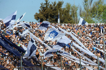 La Plata, Argentina.- In the photos taken on March 19, 2023, during the match between Gimnasia y Esgrima La Plata and Estudiantes de La Plata at the Juan Carmelo Zerillo Stadium, by the Argentine Professional League. Gimnasia y Esgrima made history against Estudiantes, beating them 2-1 after losing at the start and winning the classic after 13 years.