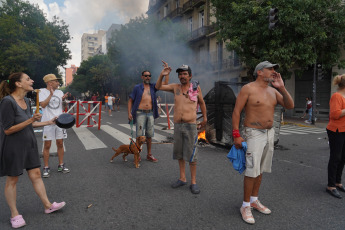 Buenos Aires, Argentina.- In the photos taken on March 16, 2023, self-convened residents protest in different neighborhoods of the city of Buenos Aires against the Edesur company, after more than 33,500 users continued without electricity supply. The most affected towns in Buenos Aires in the Edesur area are Berazategui, Quilmes, Almirante Brown, Avellaneda, Esteban Echeverría, Ezeiza, Lanús and Lomas de Zamora.