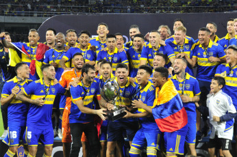 Santiago del Estero, Argentina.- In the photos taken on March 1, 2023, Boca Juniors during the celebration after winning the 74th star in their history, by beating Patronato 3-0 for the Argentine Super Cup, with 3 goals from Darío Benedetto, at the Madres de Ciudades stadium in Santiago del Estero, and is the most winner at the national level with 52 achievements between local Cups and Leagues.